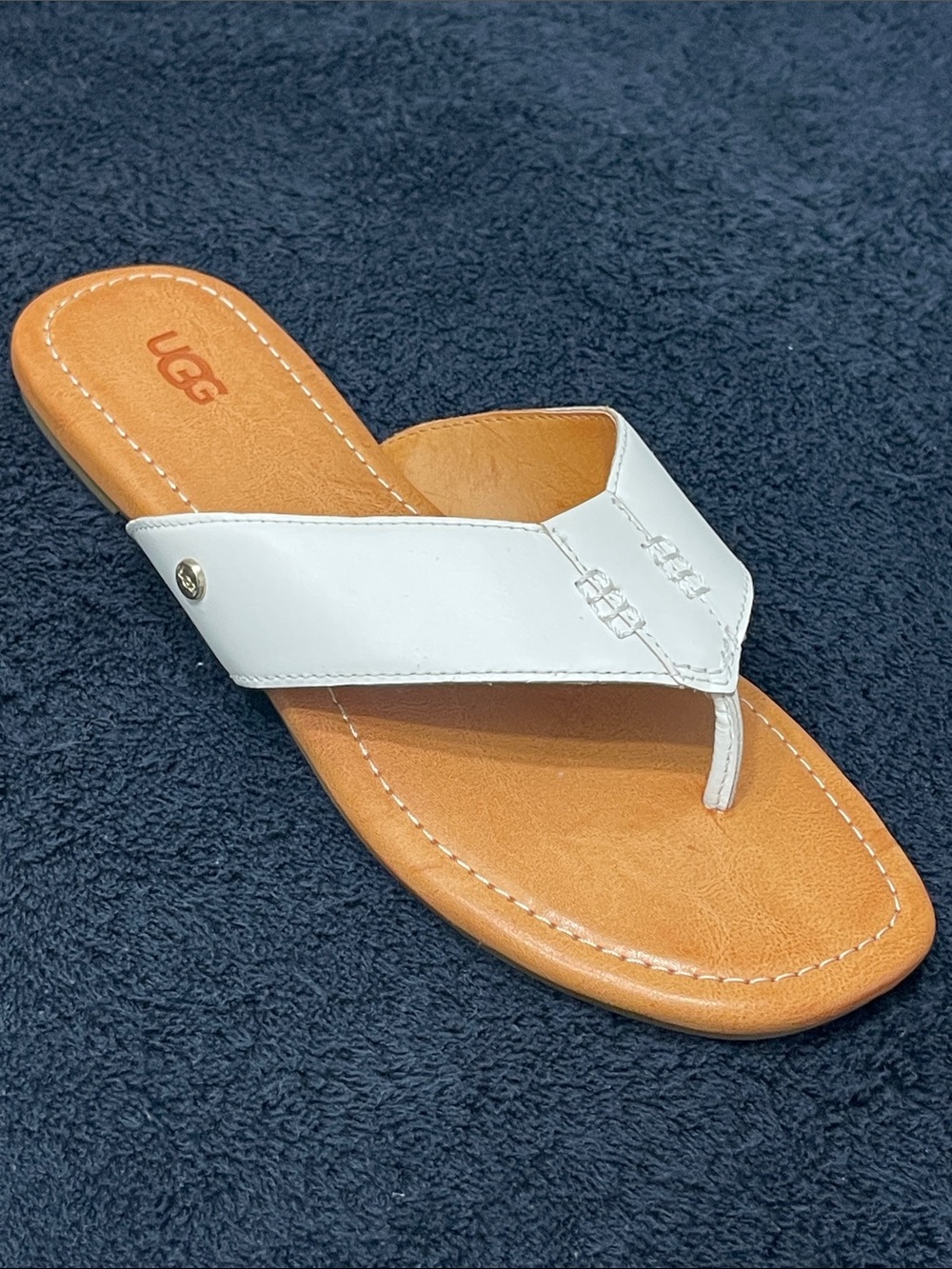 UGG Carey Flip Sandal Jasmine White Leather Thong with Tan Footbed Size 8.5 - Picture 4 of 5